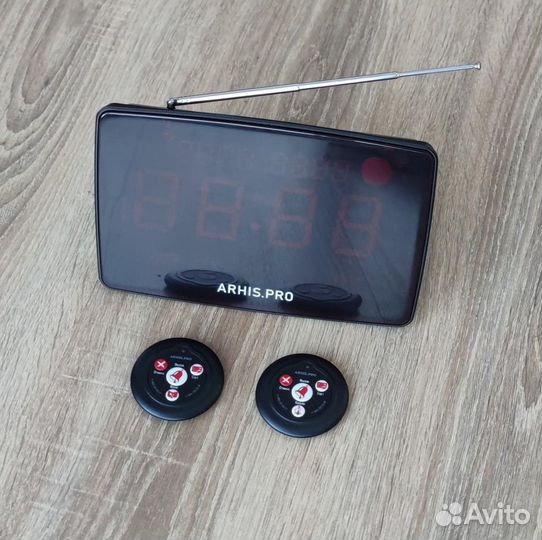 Табло отображения вызова на русском, кнопка вызова