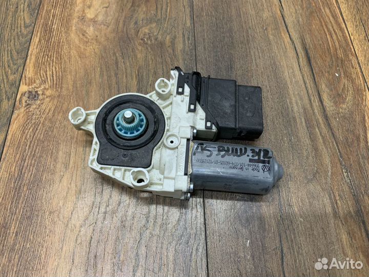 Skoda Octavia A5 Моторчик стеклоподъемника зr