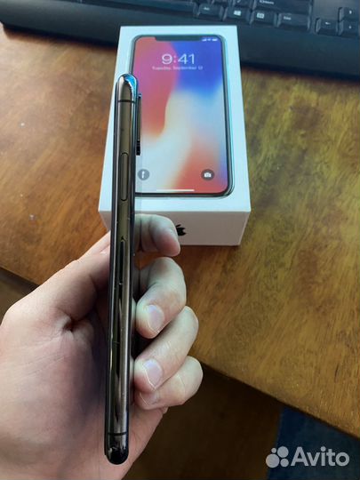 iPhone X, 64 ГБ