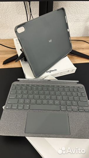 Logitech Combo Touch iPad Air 4th, 5th Gen