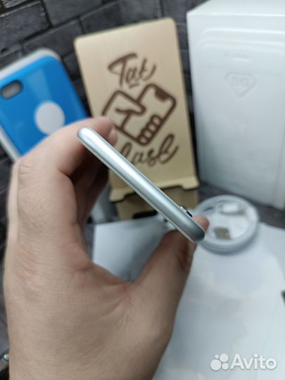 iPhone 6S, 64 ГБ