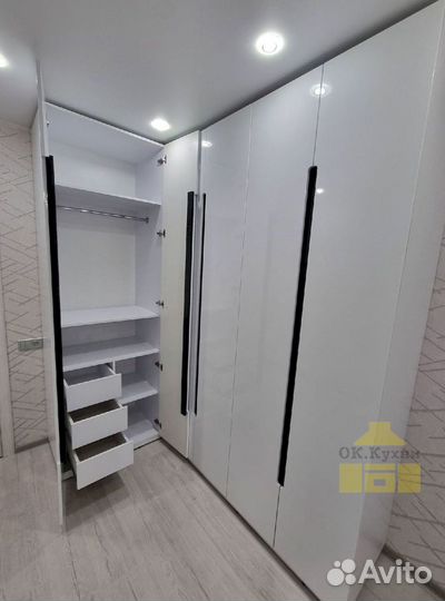 Шкаф распашной