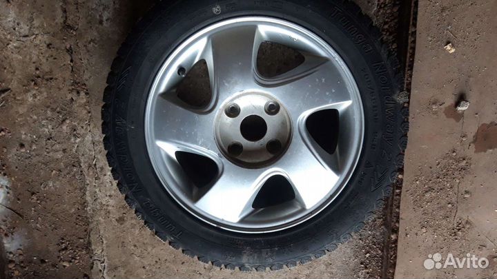 Зимние шины 205/55 R16 на литых дисках