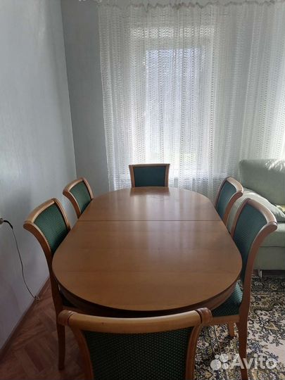 Стол и стулья
