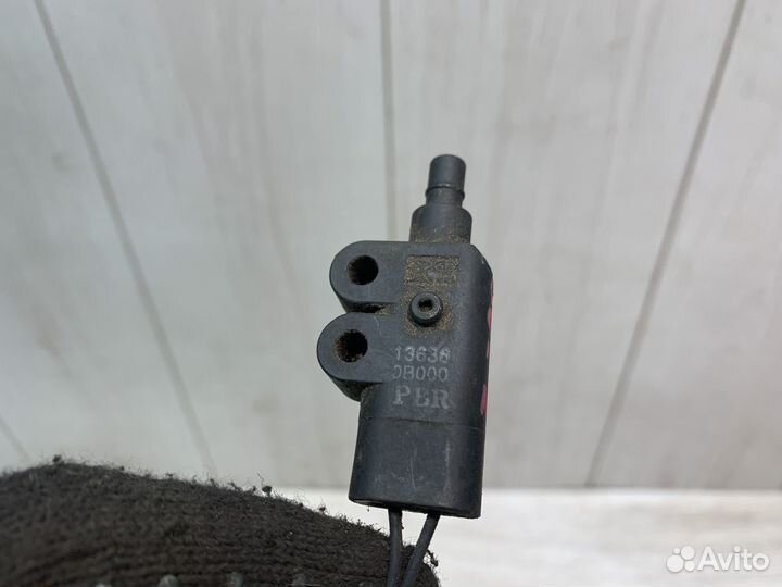 Выключатель концевой капота Hyundai Solaris 2