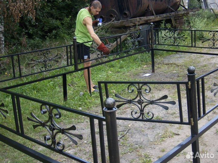 Ограда на могилу кладбище стол скамейка