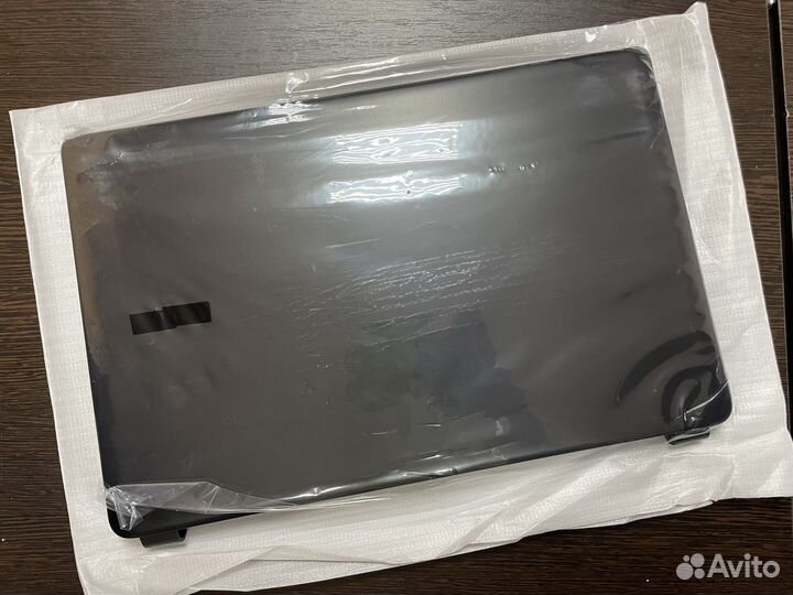 Новые крышка и рамка матрицы на Acer E1-510