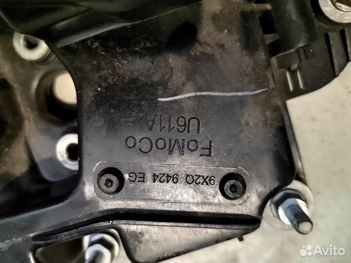 Коллектор впускной (клапанная крышка) Range Rover