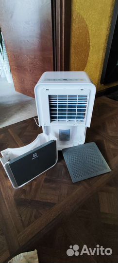 Осушитель Electrolux EDH-15L