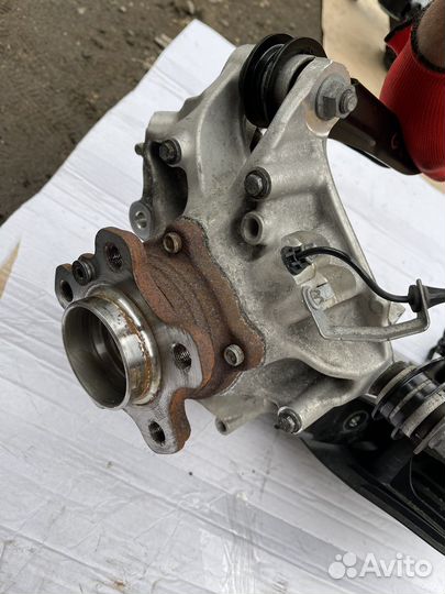 Задний левый кулак в сборе BMW G22 G23 G26