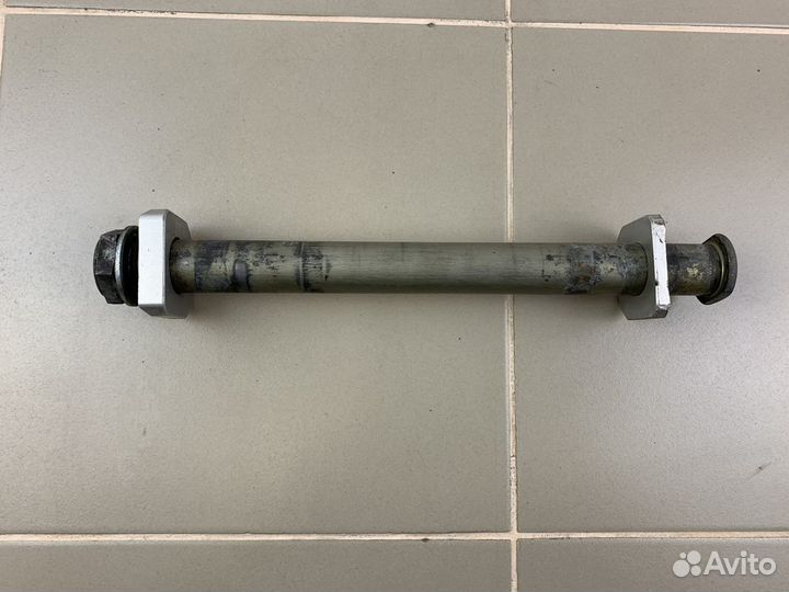 Задняя ось Suzuki gsx-r 600-750 2008-2010