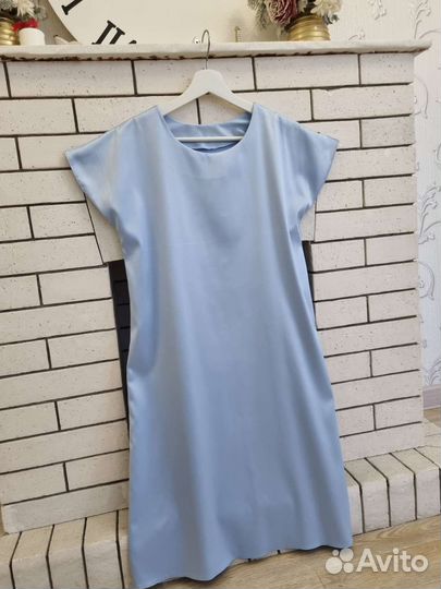 Платье из плотного атласа