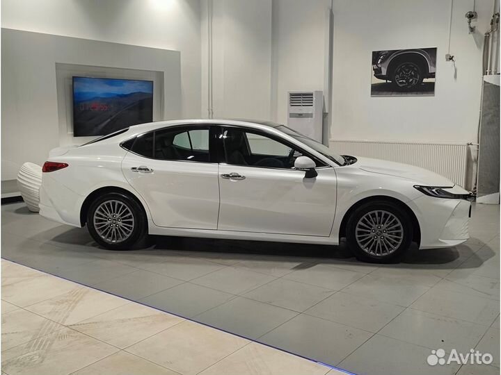 Toyota Camry 2.0 CVT, 2024