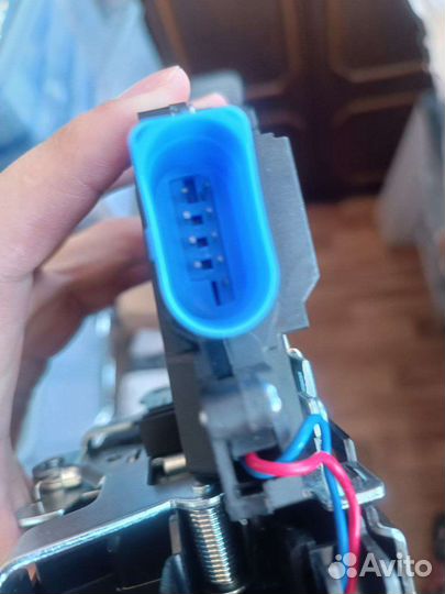 Замок двери VW golf, touareg, Skoda Octavia