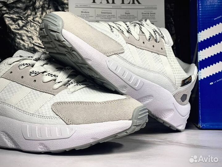 Кроссовки adidas белые