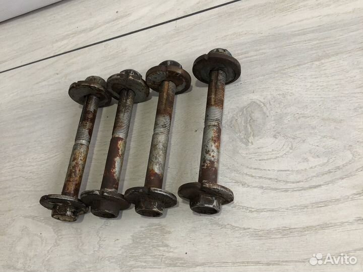 Nissan Patrol Y62 Развальный болт