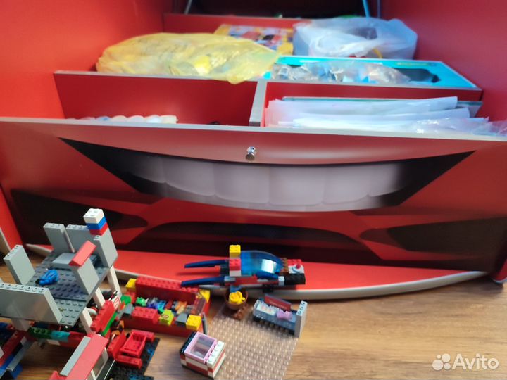 Детская кровать машина