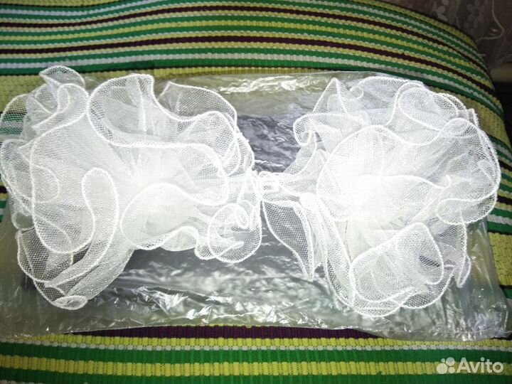 Белые банты