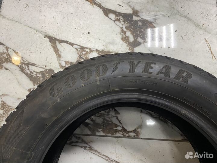 Goodyear Ultragrip Ice Arctic 205/60 R16 92T