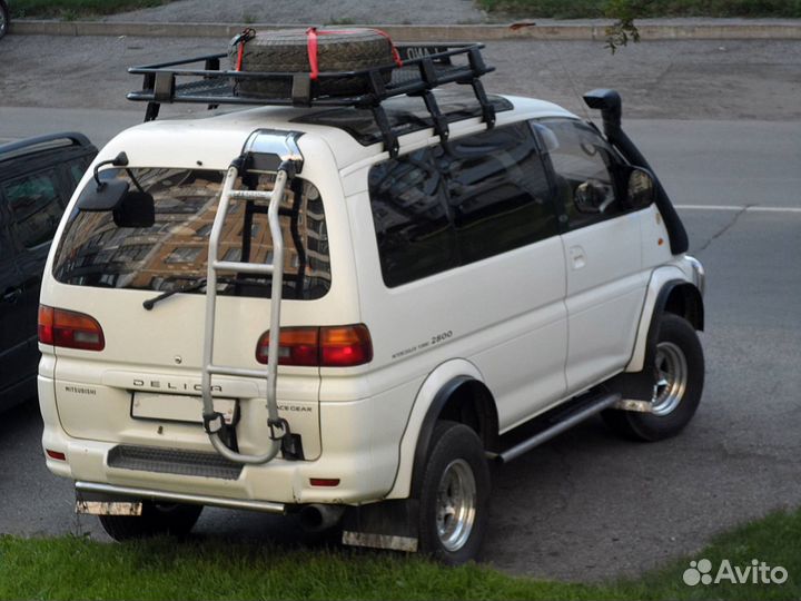 Заднее стекло Mitsubishi Delica