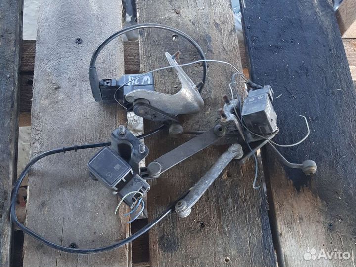 Датчик положения кузова Mersedes W211 E Class