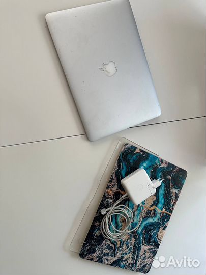 Продам MacBook оригинал