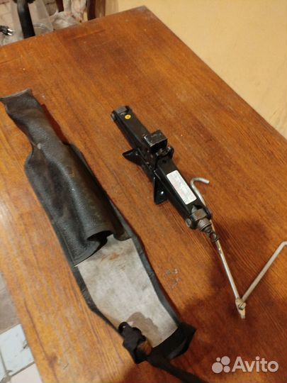 Домкрат винтовой 1 т