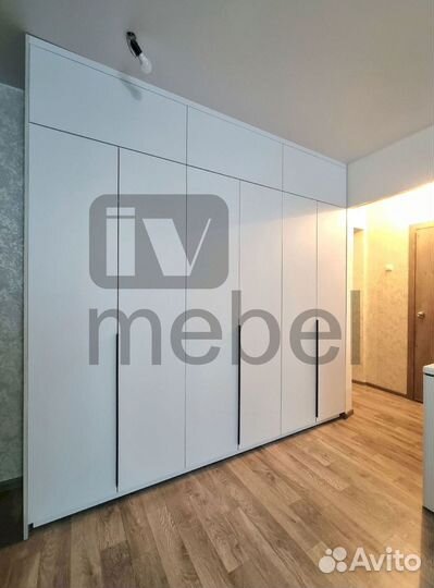 Шкаф с зеркалом