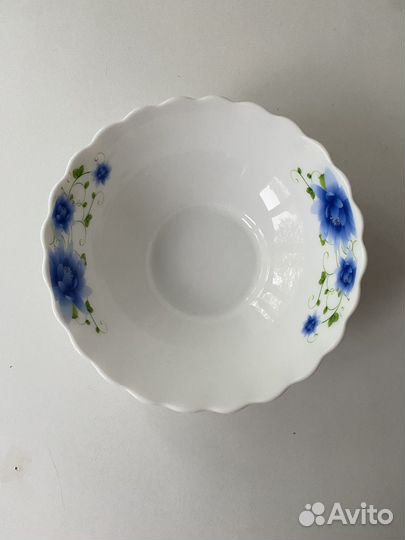 Новый набор тарелок и салатница