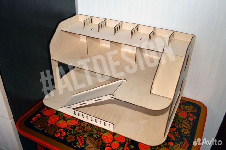 Деревянная игрушечная парковка