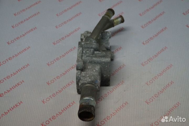 Nissan 11061-AU300 Корпус термостата