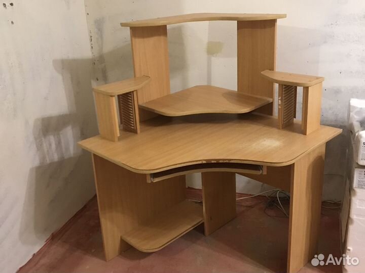 Компьютерный стол