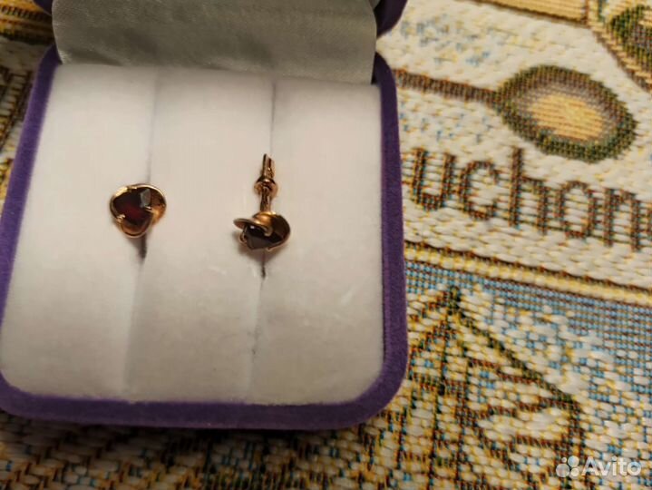 Золотые серьги