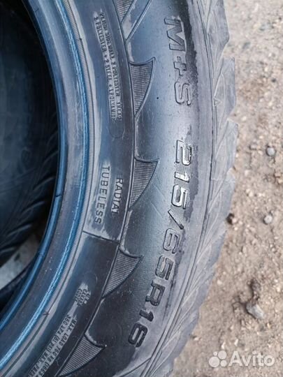 Goodyear UltraGrip Extreme 215/65 R16 98T