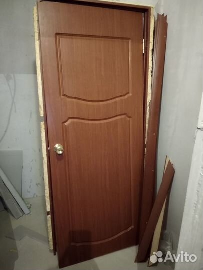 Межкомнатная дверь с коробкой б/у