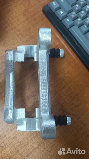 Скоба суппорта на/для VW Sharan Transporter