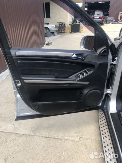Дверные карты (обшивки дверей) Mercedes ML w164