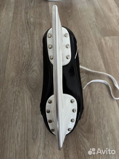 Коньки хоккейные детские