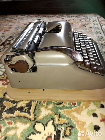 Печатная пишущая машинка
