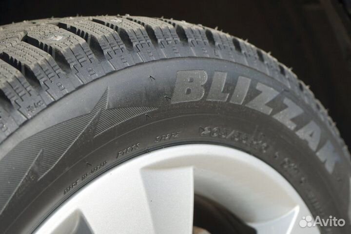 Bridgestone Blizzak Spike-02 215/55 R16 93T