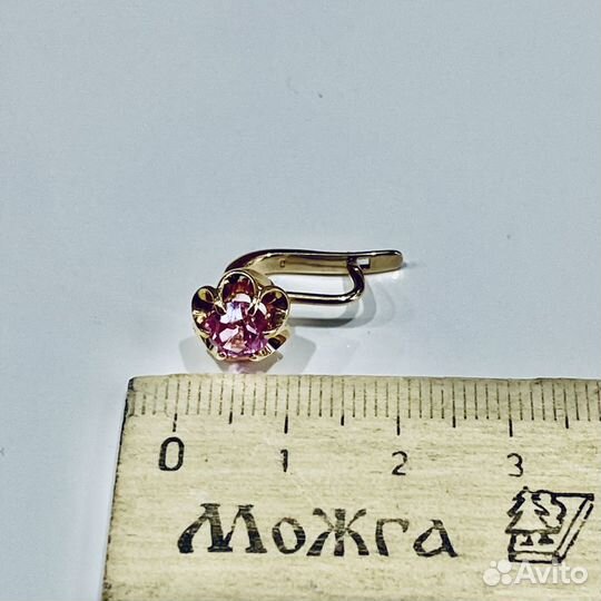 Золотые серьги с камнем