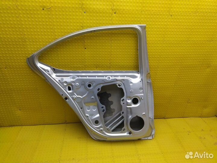 Дверь боковая задняя левая Skoda Octavia лифтбек