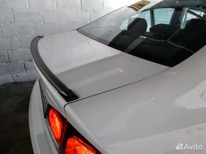 Лип спойлер универсальный