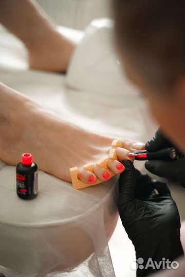 Педикюр с покрытием гель-лаком