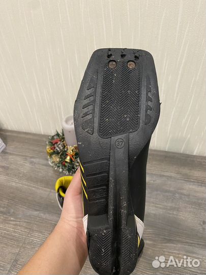 Лыжные ботинки