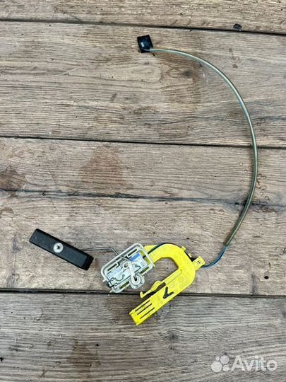 Датчик уровня топлива левый Audi A8 D3 3.2 2007