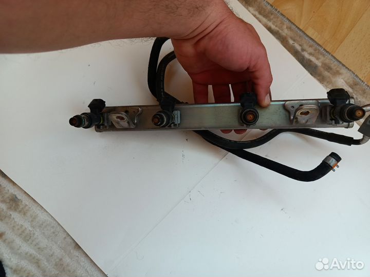 Топливная рампа с форсунками Nissan qashqai j10