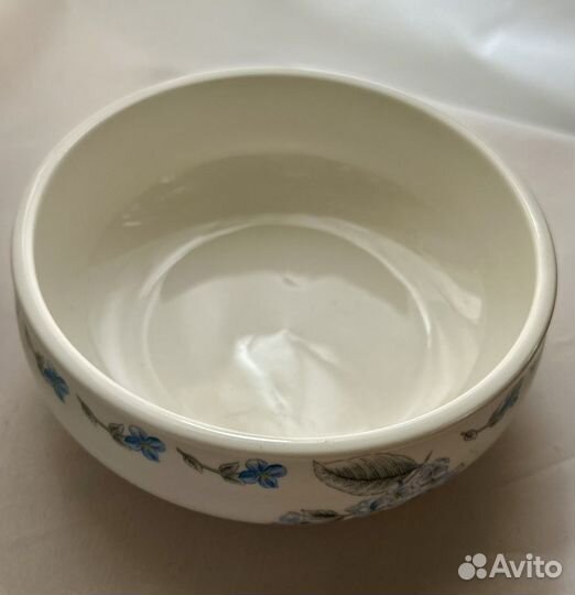 Салатник с крышкой