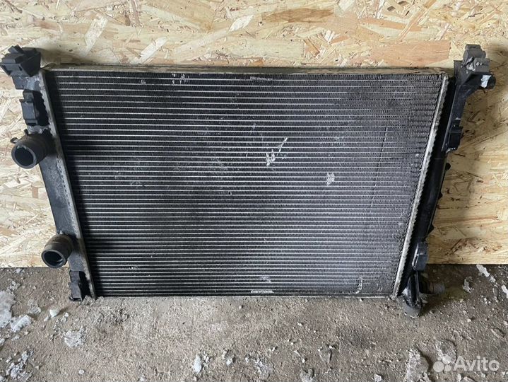 Радиатор охлаждения Рено Меган 2 1,6