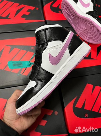 Nike Air Jordan 1 Mid Arctic Pink